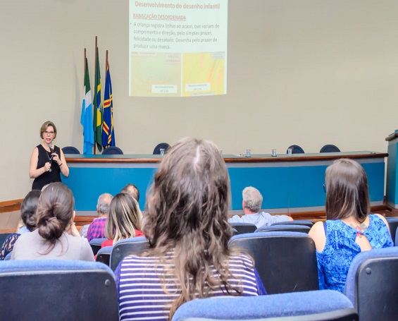 ESPECIALISTA PEDE PARA QUE PAIS FIQUEM ATENTOS A ‘GAGUEIRA’ DAS CRIANÇAS